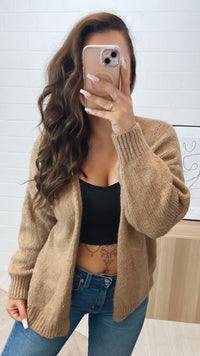 Offener, mittellang geschnittener Strick Cardigan / camel Art. 10678