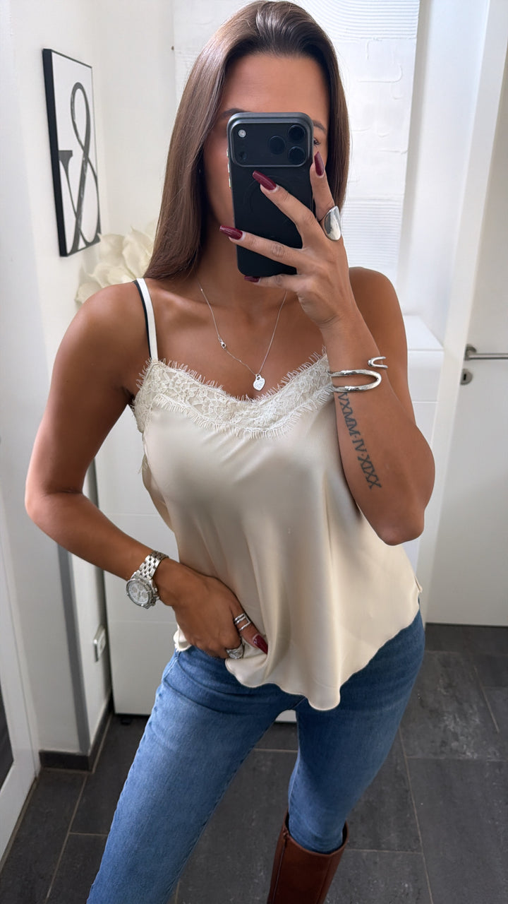 Satin Optik Top mit leichter Spitze / creme Art. 16535