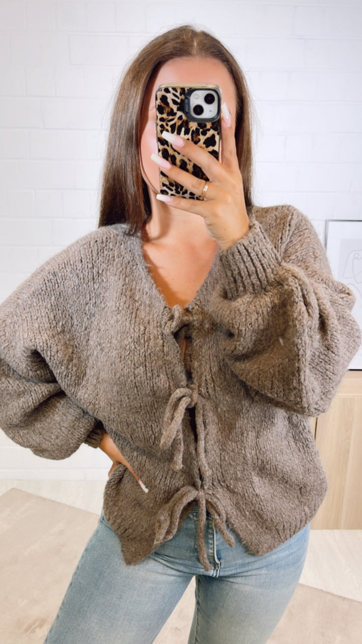 Strick Cardigan zum schnüren / aschiges Braun Art. 11031