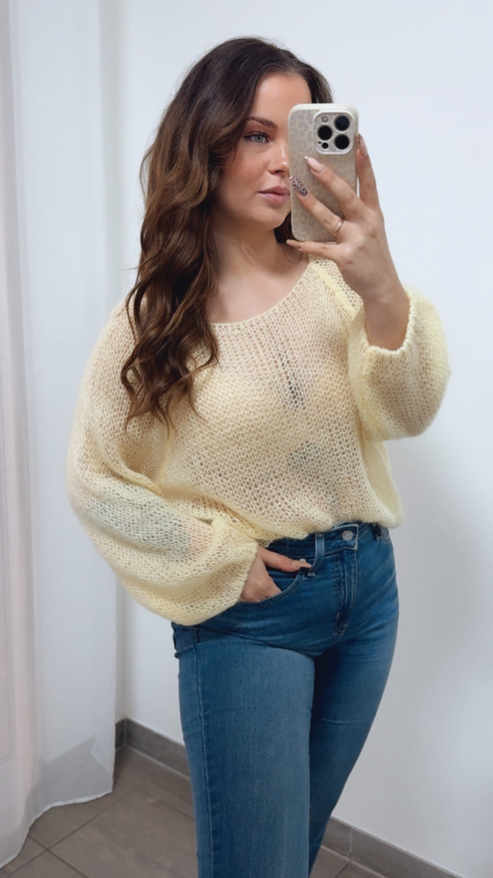ultra leichter und locker gestrickter Pullover / soft gelb Art. 14374
