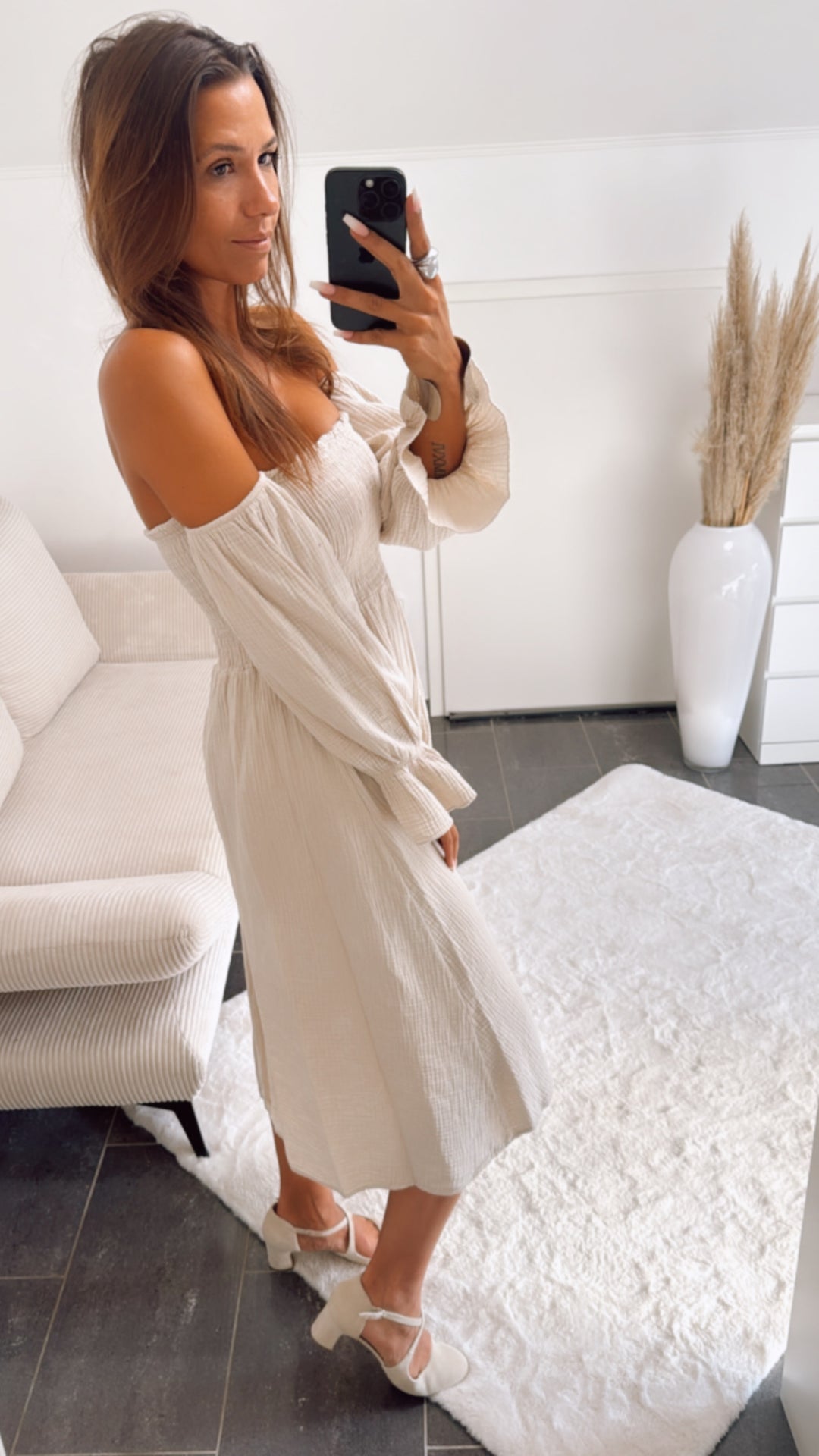 (Midi-) off - shoulder Musselin Kleid / beige Art. 10861