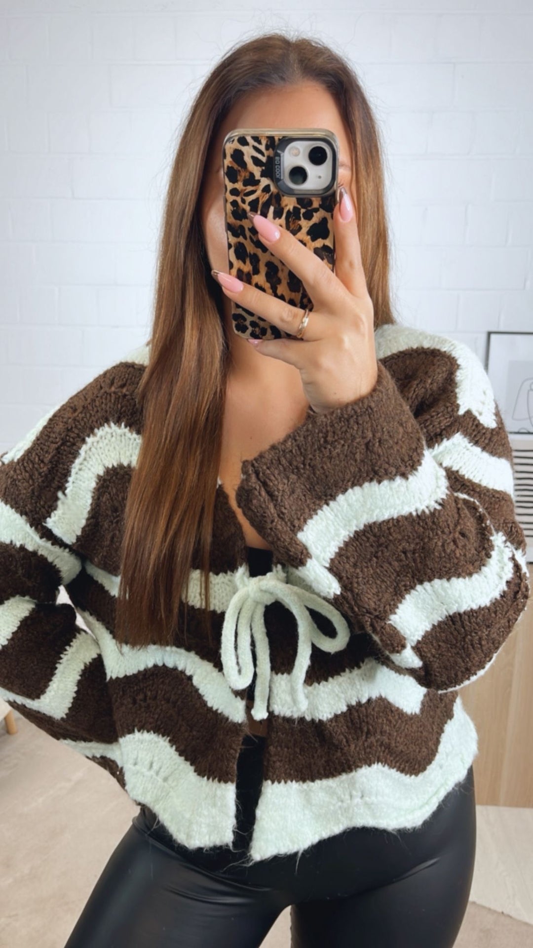 außergewöhnlicher, kurzer Cardigan zum binden, Wellen / dunkel braun - mint Art. 12850