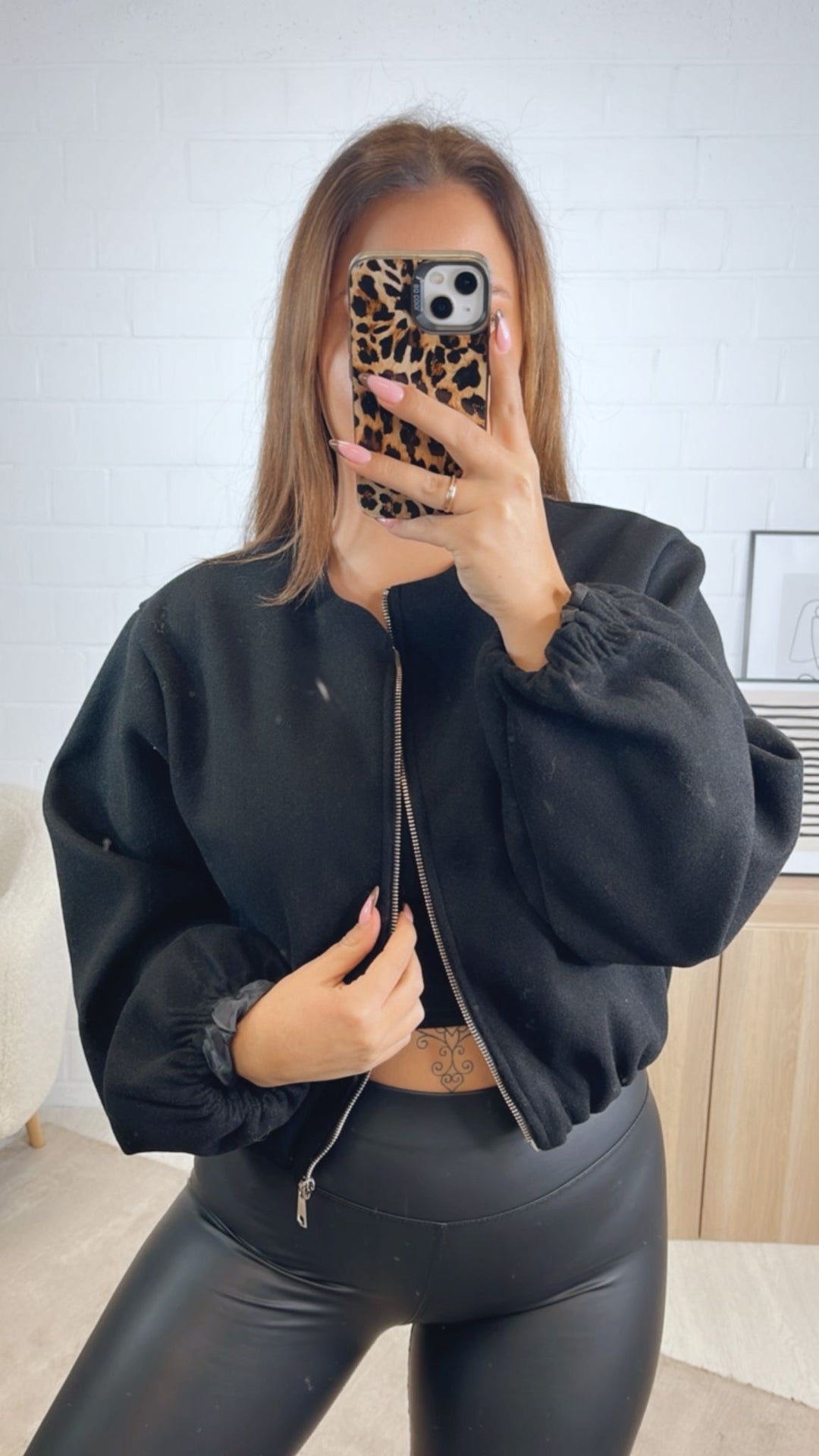 RUNDAUSSCHNITT TREND Loose Fit Jacke / schwarz Art. 12848