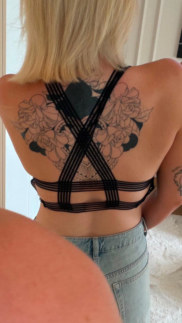 Spitzen Top “Summer Love” mit außergewöhnlichen Trägern / schwarz Art.16009