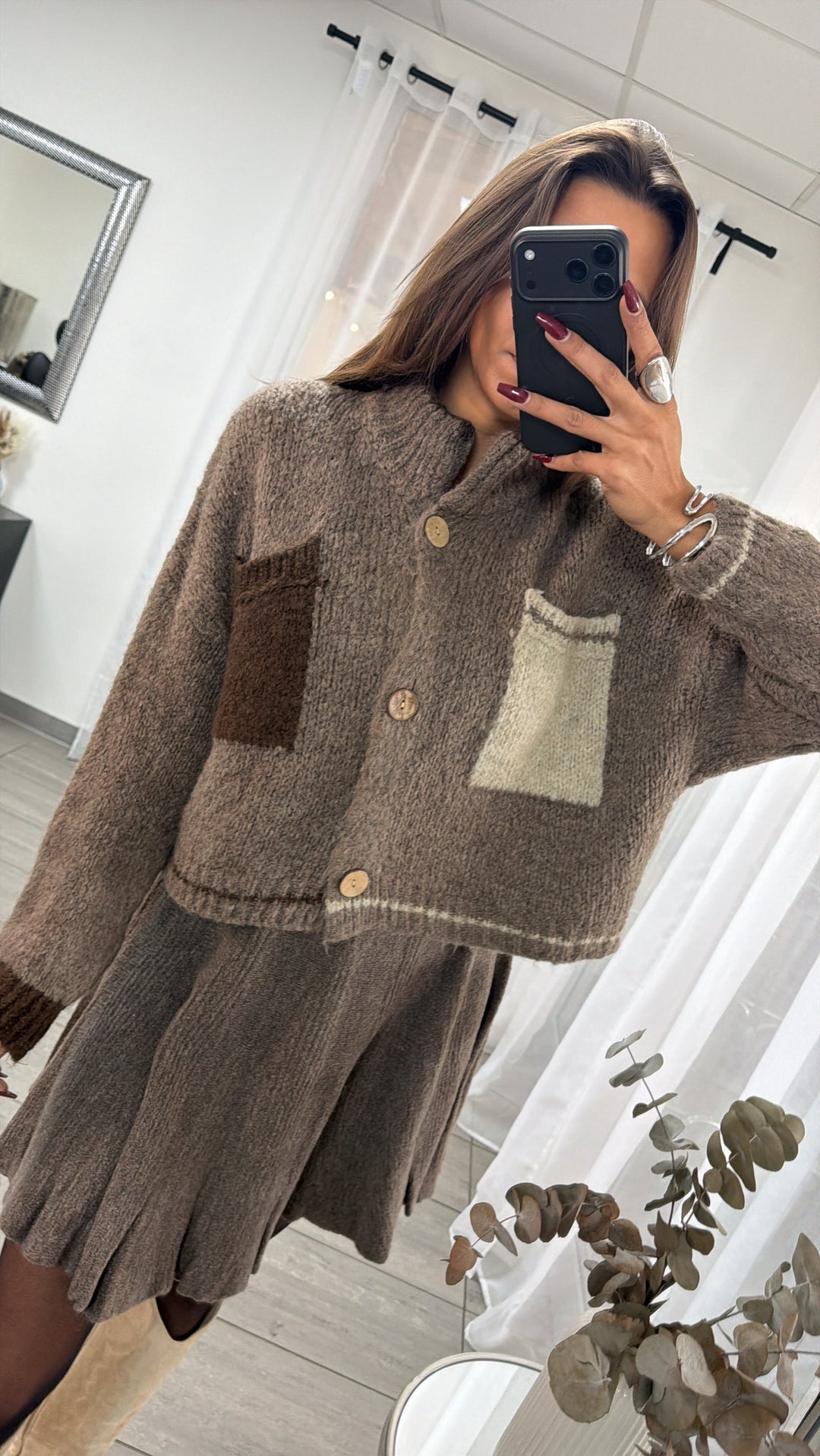 Crop Strick Jacke mit Kontrast Taschen, Holz Knöpfe / aschiges braun - braun - beige Art. 16699
