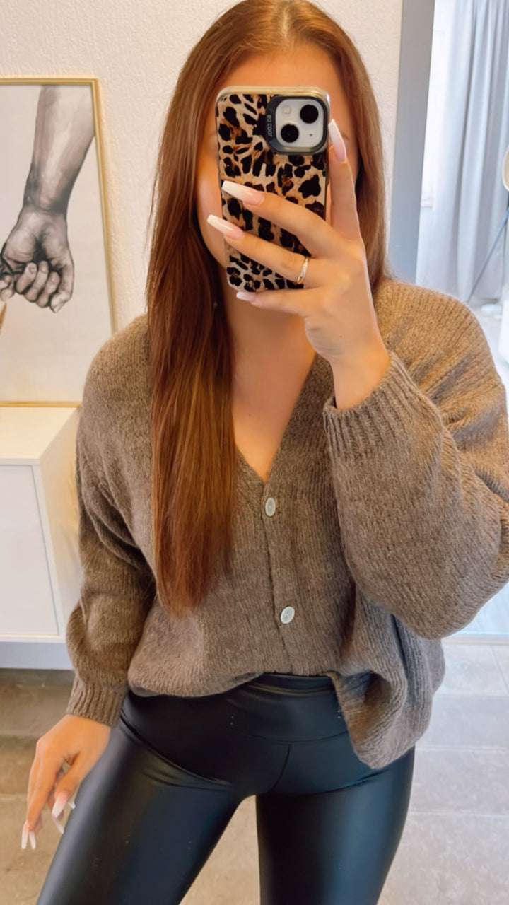 schlichter Strick Cardigan mit Perlmutt Knöpfen / braun meliert Art. 12417