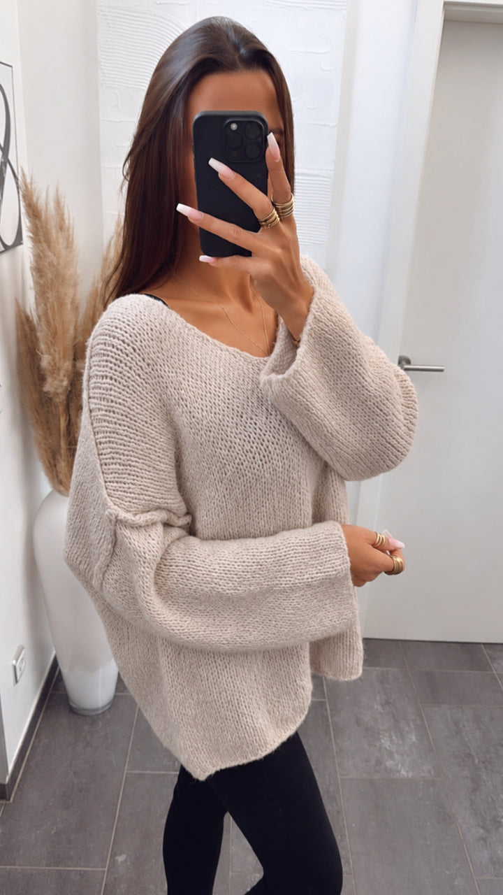 Kuscheliger Oversize - Pullover V-Ausschnitt / beige  Art. 5062