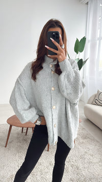 Kuschel Cardigan mit goldenen Knöpfen / hell grau Art. 7677