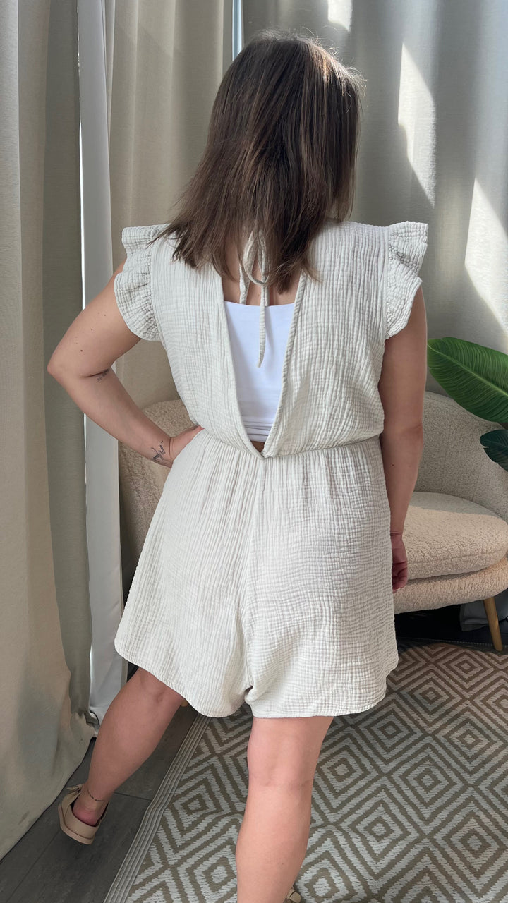 kurzer Musselin Jumpsuit mit Rückenausschnitt / beige Art. 15261