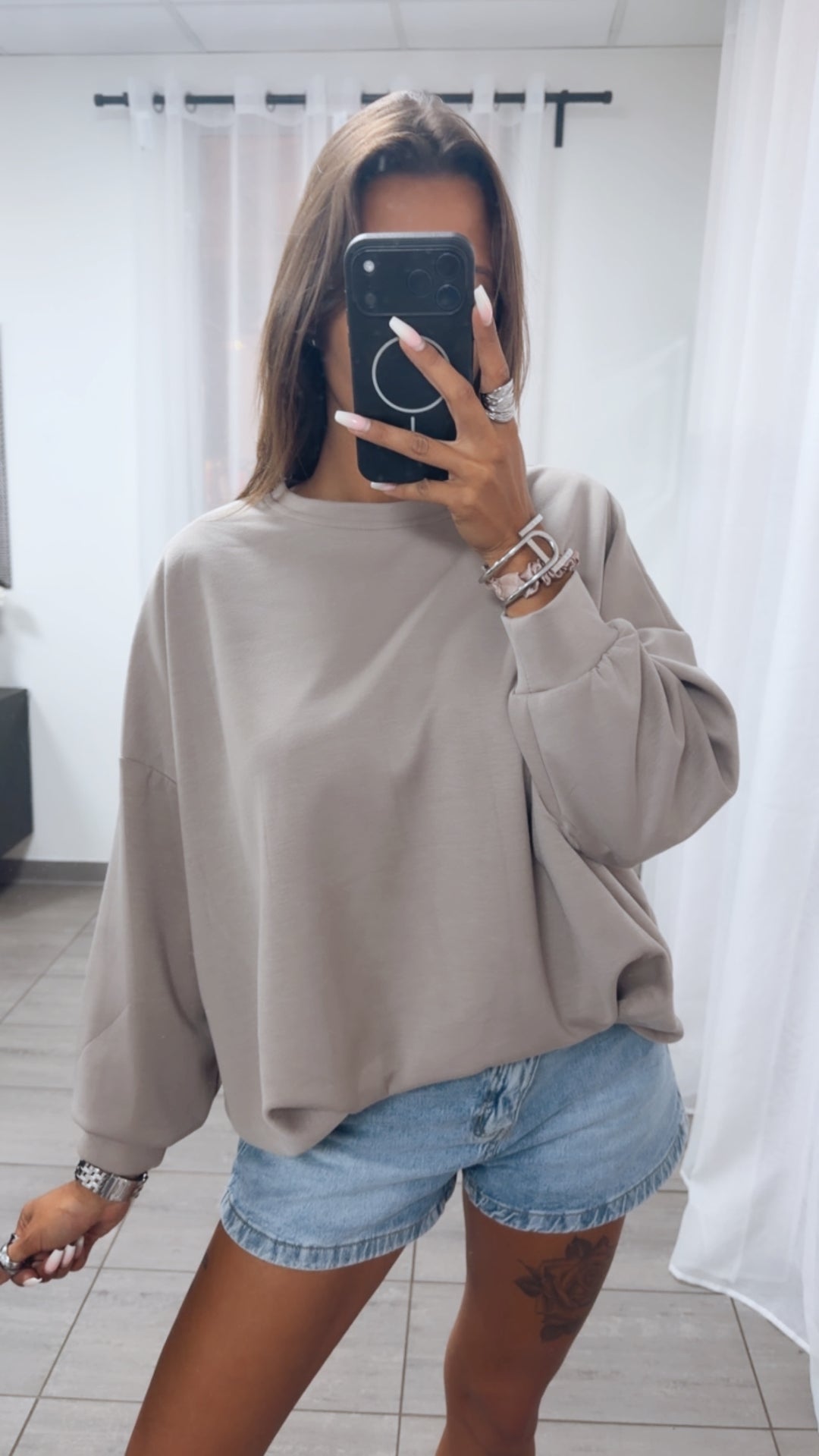 Butterstoff Sweatshirt mit Ballonsaum / taupe Art. 15935
