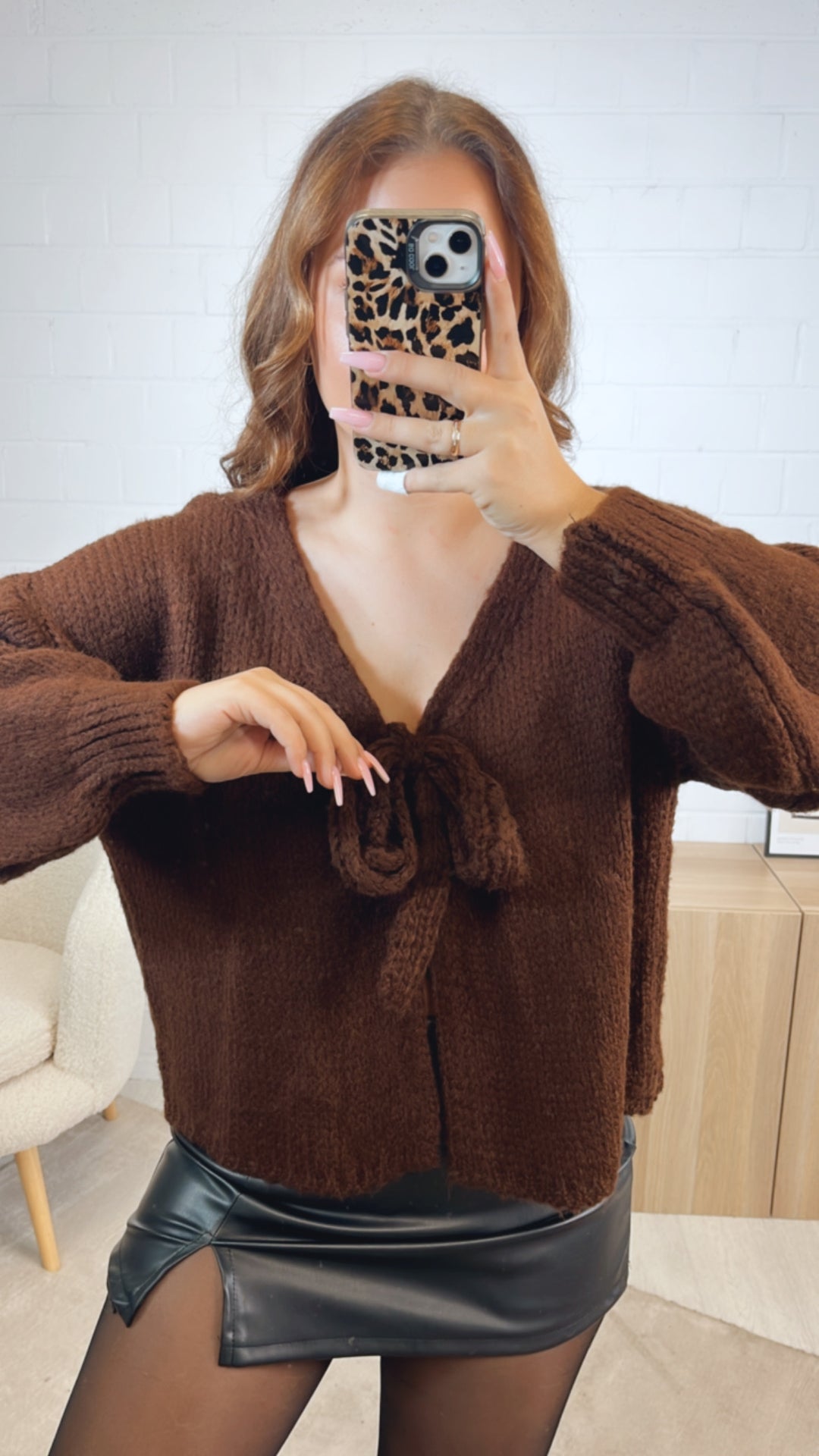schlichter Strick Cardigan mit einer Schleife / Schoko braun Art. 12614