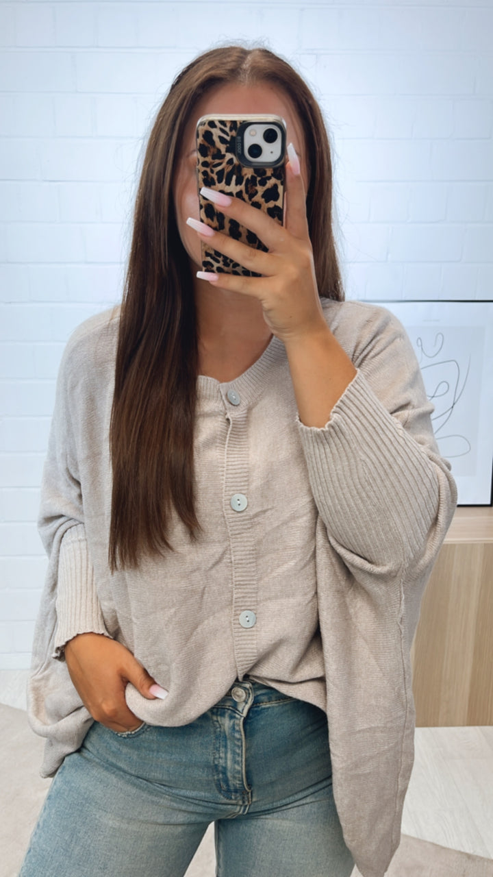 ultra weicher Cardigan / Pullover mit Fledermausärmeln / beige Art. 11163