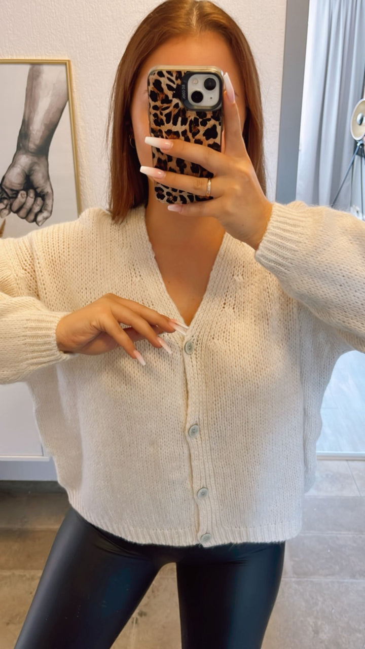 schlichter Strick Cardigan mit Perlmutt Knöpfen / wollweiss Art. 12418