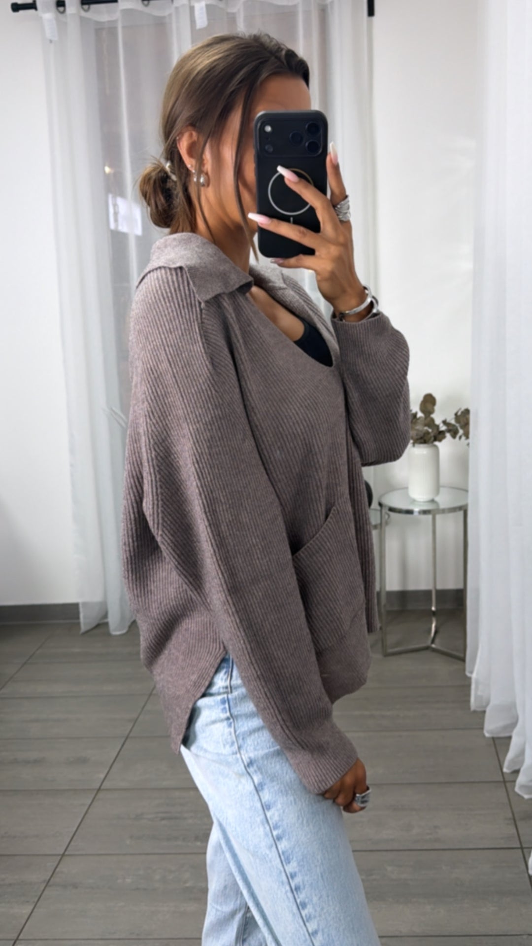 Strick Pullover mit tiefem Ausschnitt und Kragen / aschiges braun Art.16371