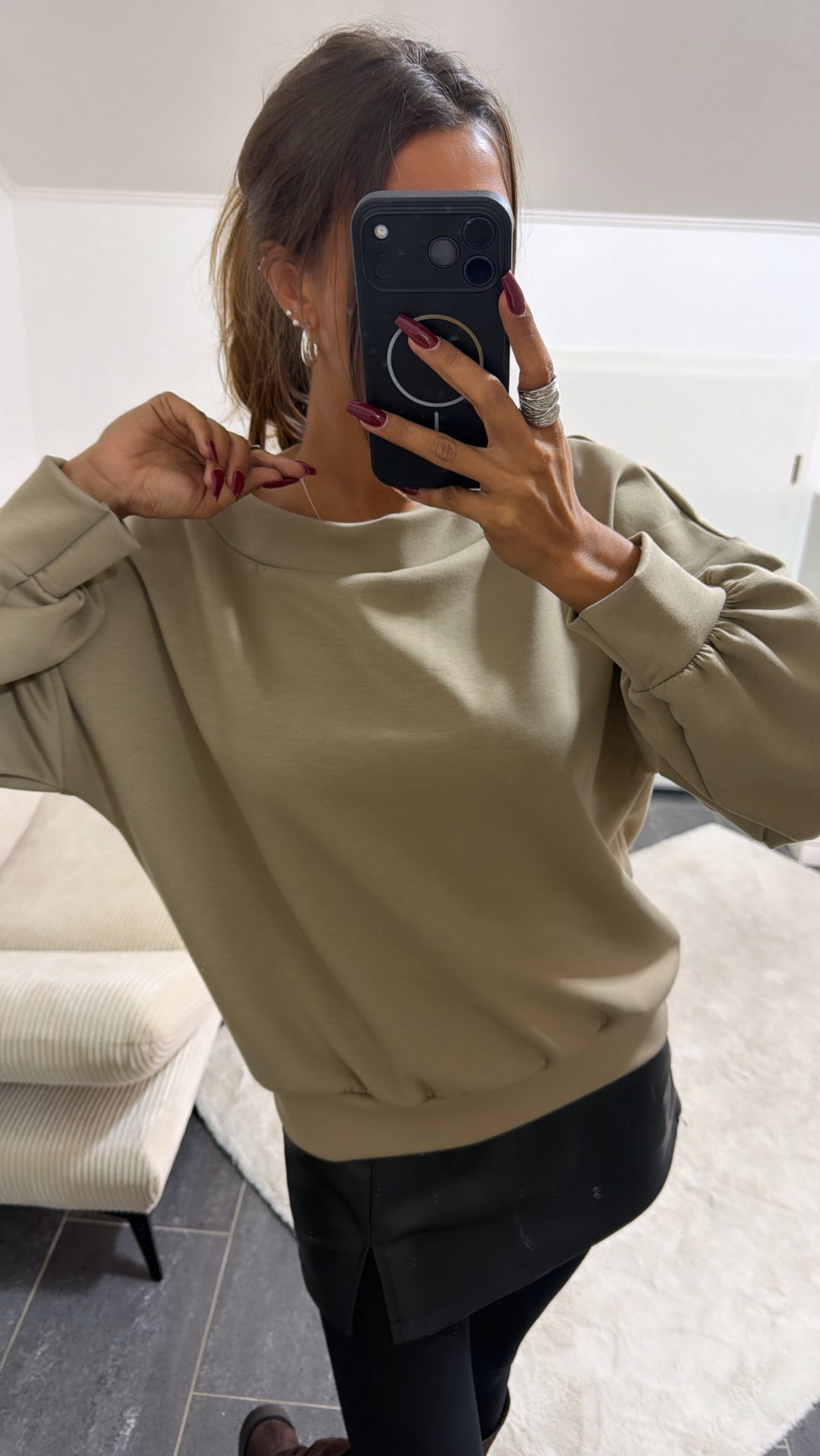 leichter Butterstoff Pullover, breiter, abgesetzter Ausschnitt / taupe Art. 16433