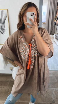 Tunika mit gehäkelten Akzenten / taupe - weiss - neon orange Art. 9734