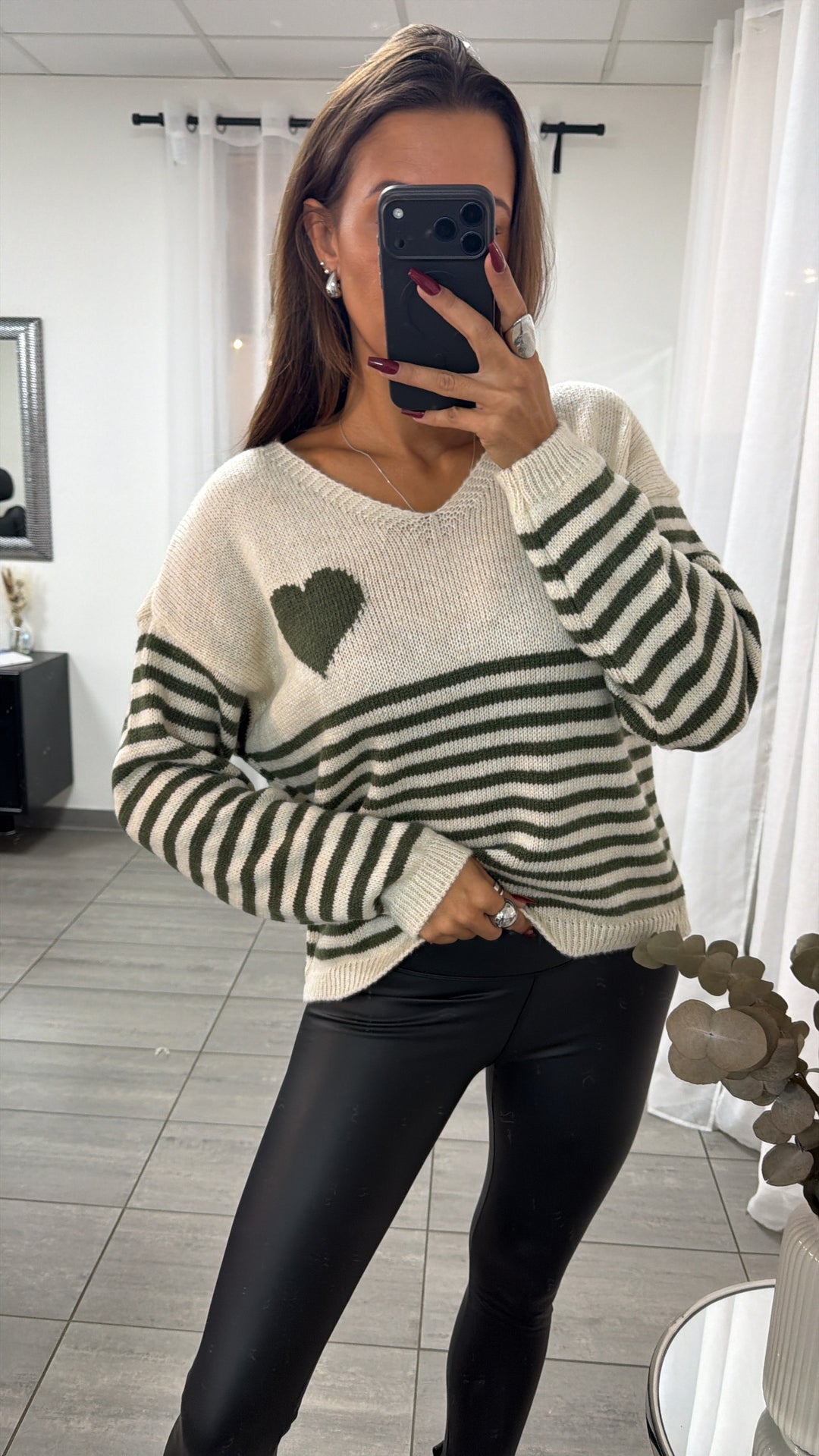 STREIFEN + HERZ Strick Pullover, V-Ausschnitt / creme - khaki Art. 16588