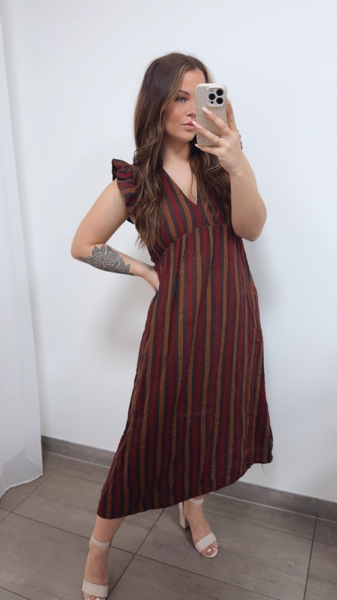 (Midi-) Musselin Kleid mit Volant Schultern, Streifen / dunkel braun - Rost - rot Art. 14740