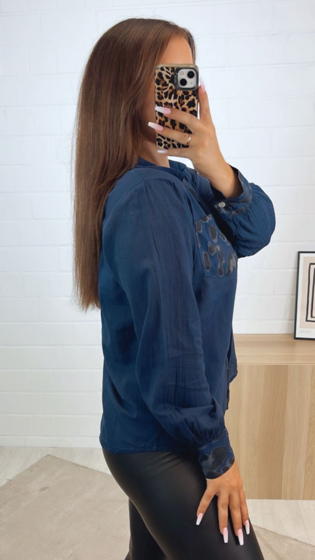 dünne Baumwollbluse, Leo Brusttasche / dunkel blau Art.122329