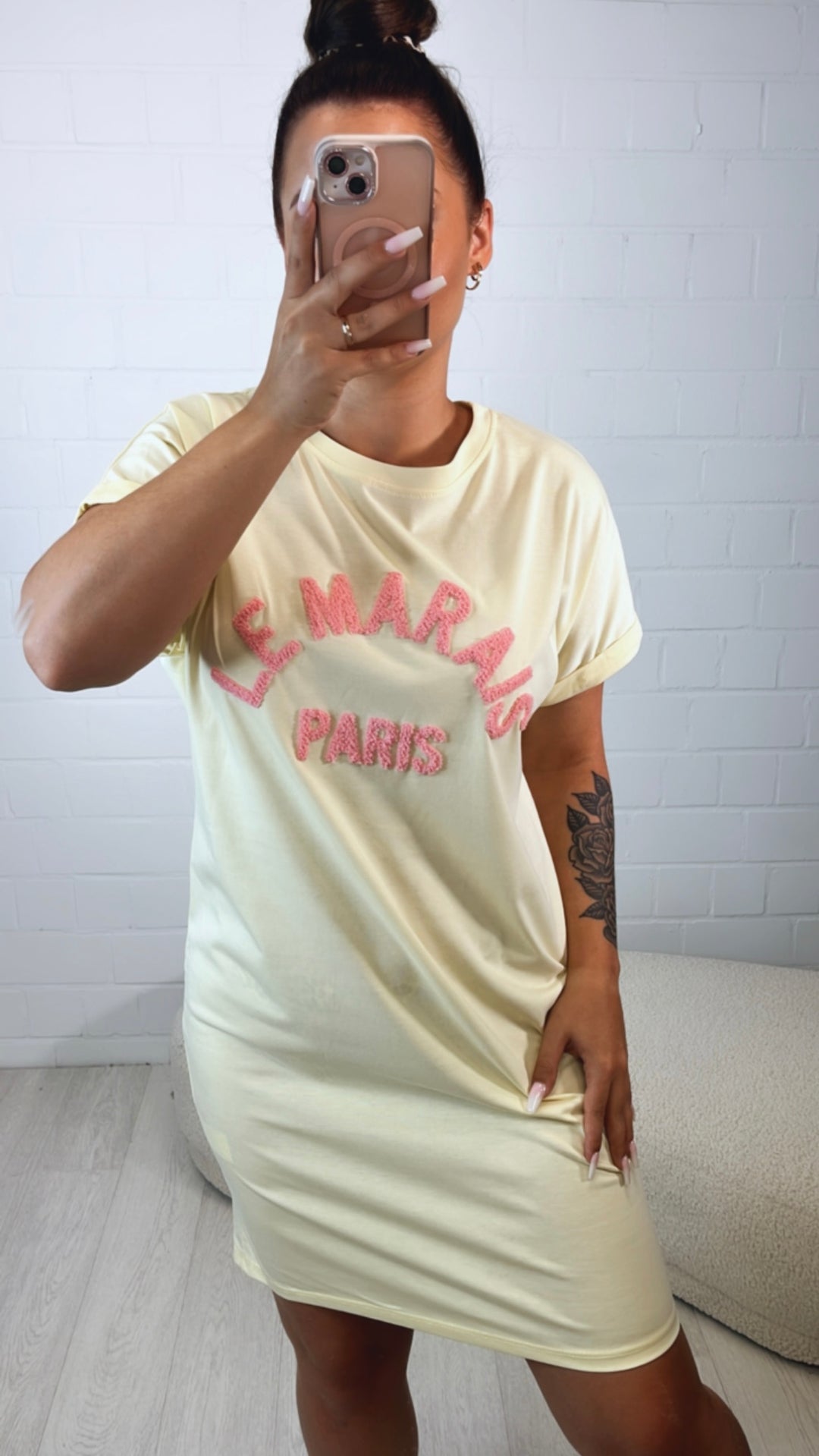T-shirt Kleid " Le Marais " / soft gelb - pink Art. 10503