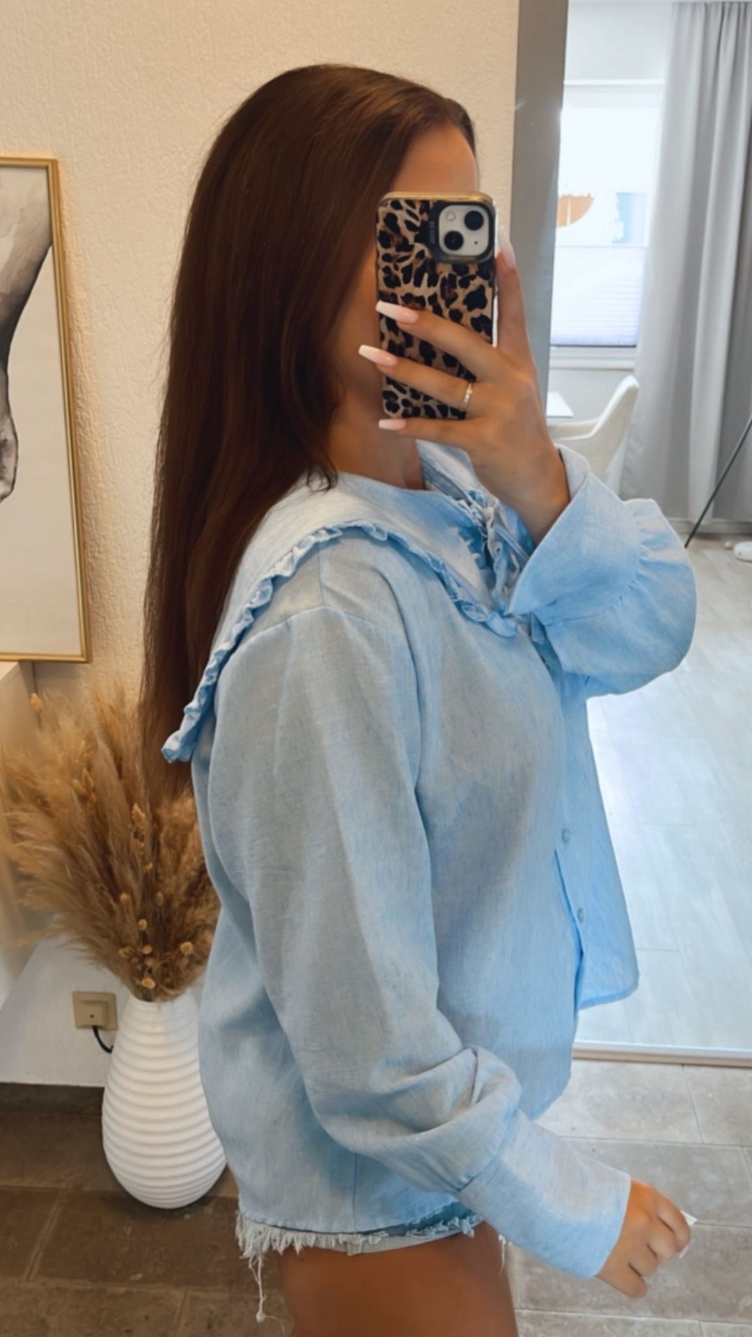 Bluse mit Volant besetztem Kragen / hell blau Art. 10140