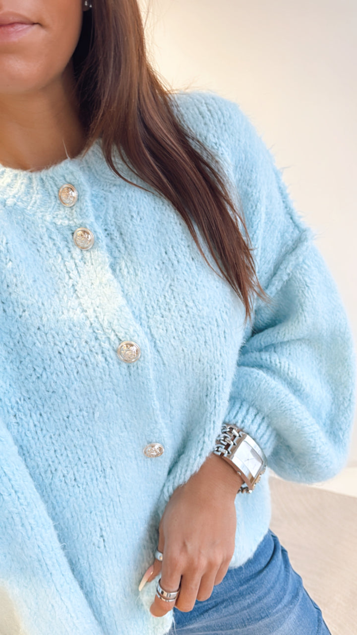 KURZER Kuschel Cardigan mit Silber- goldigen Knöpfen / hell blau Art. 8356