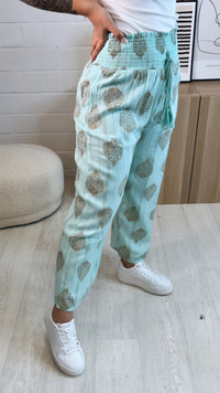 luftige Hose mit goldenen Akzenten / soft aqua Art. 9578