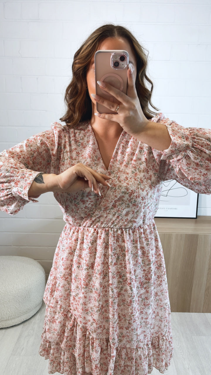 FLORALES Chiffon Kleid in Wickeloptik / creme - rosa Art. 9607