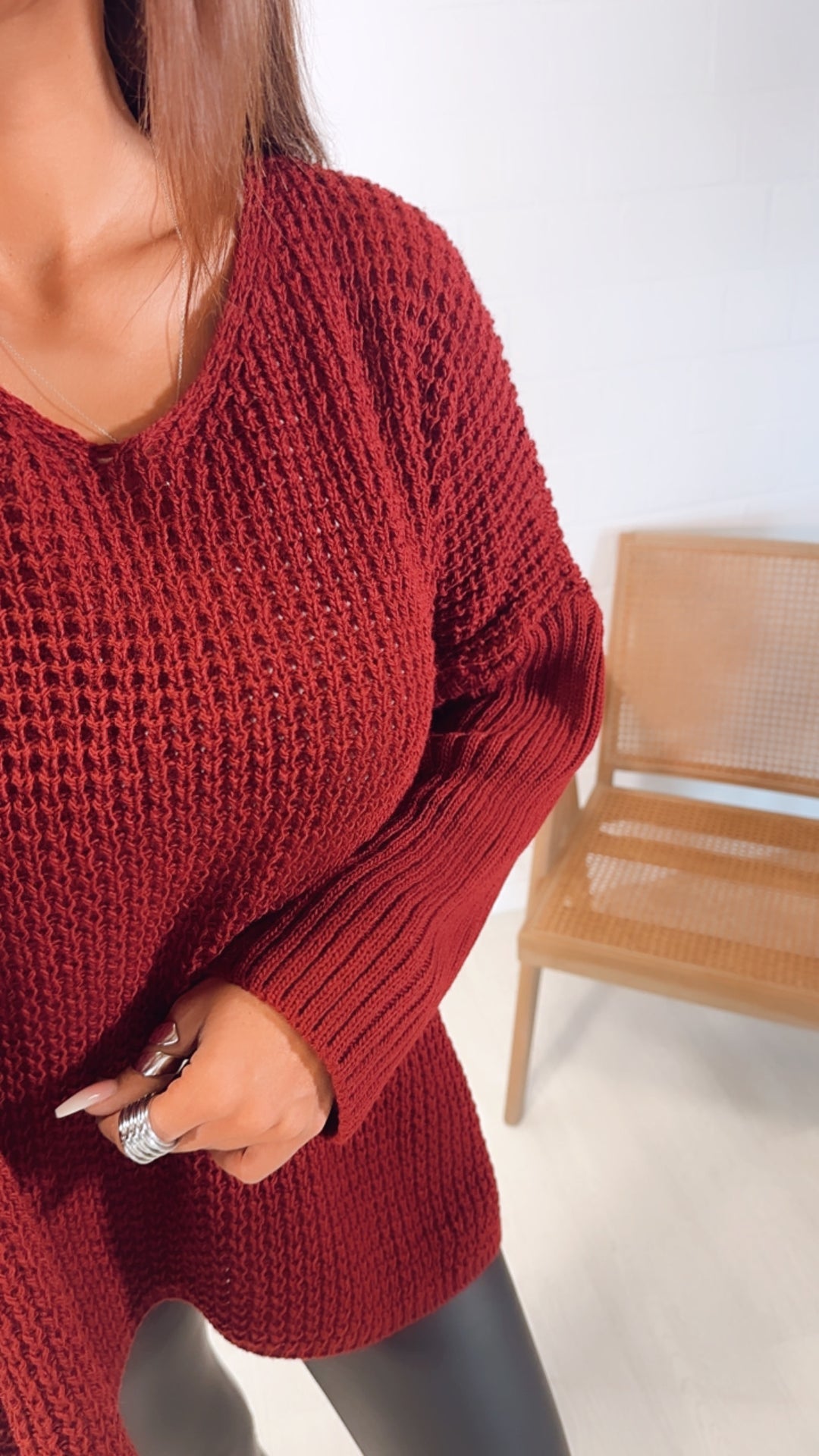grober Strick Pullover, engere Ärmel, V-Ausschnitt / bordeaux rot Art. 7780