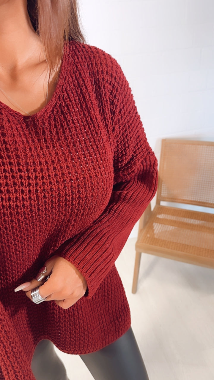grober Strick Pullover, engere Ärmel, V-Ausschnitt / bordeaux rot Art. 7780