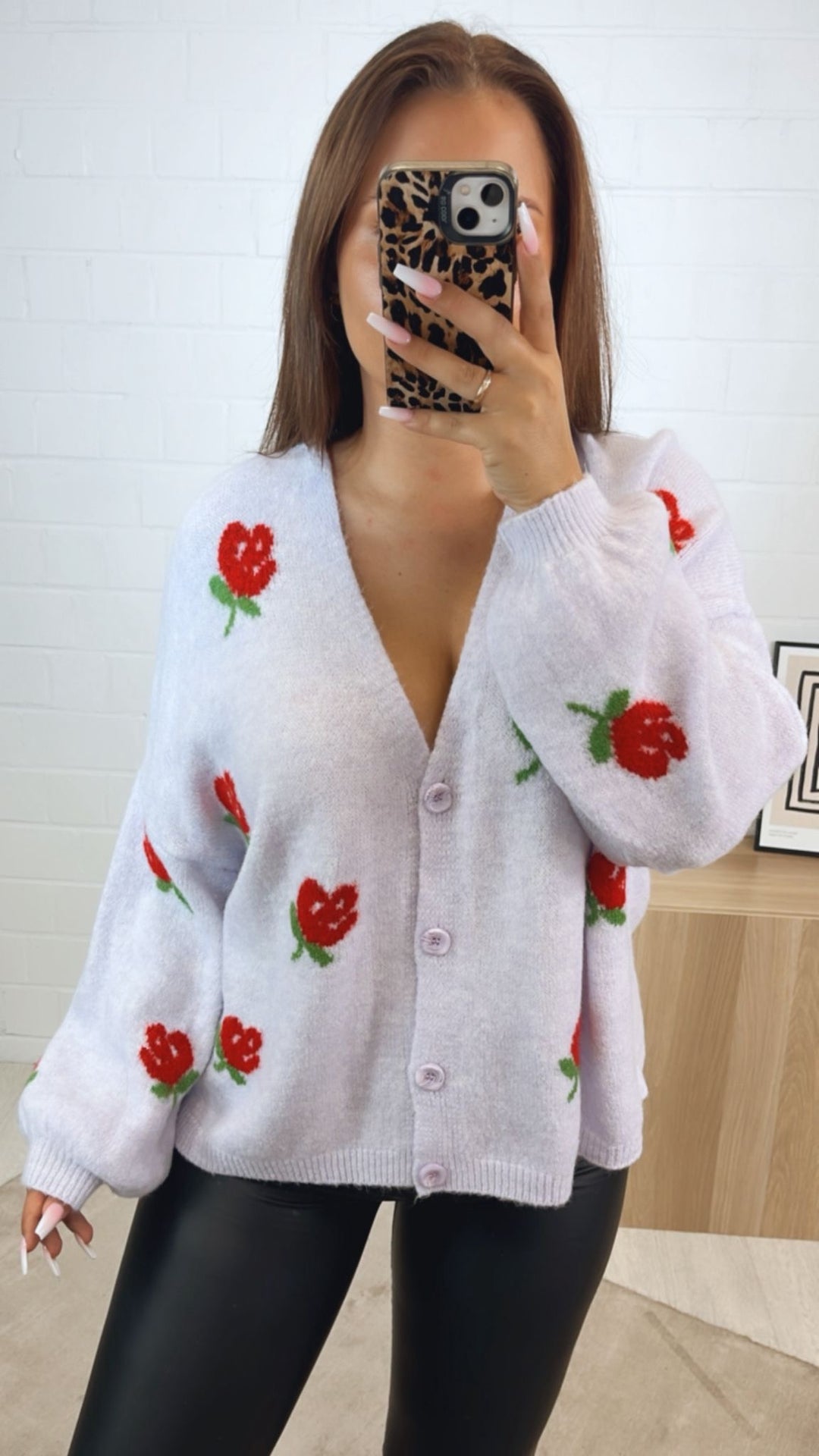Cardigan verziert mit Blumen / flieder Art.122351