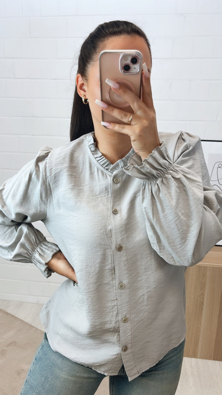 schmale Bluse mit Volant Ausschnitt / mittel grau Art. 10785