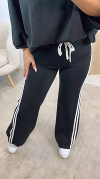 weite, lange Hose mit zwei Streifen / schwarz - weiss Art. 12596