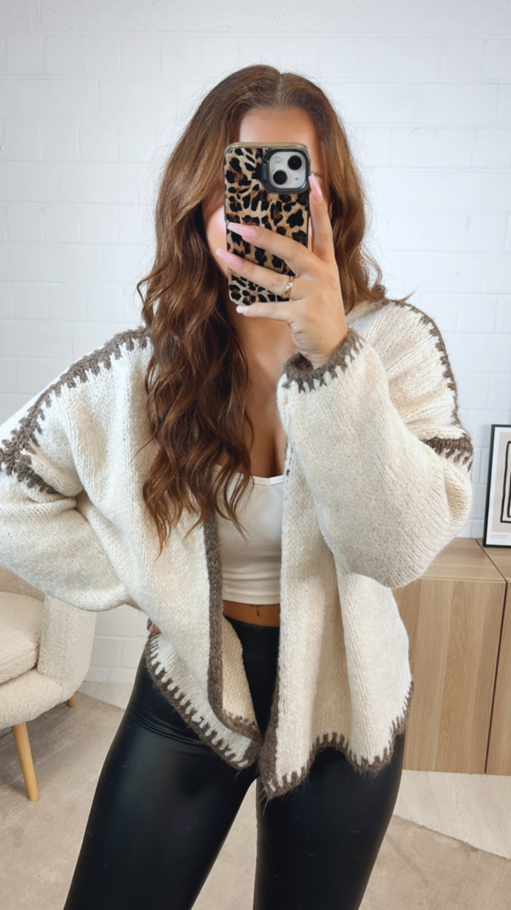 Cardigan mit abgesetzter Naht / wollweiss - braun meliert Art. 12581