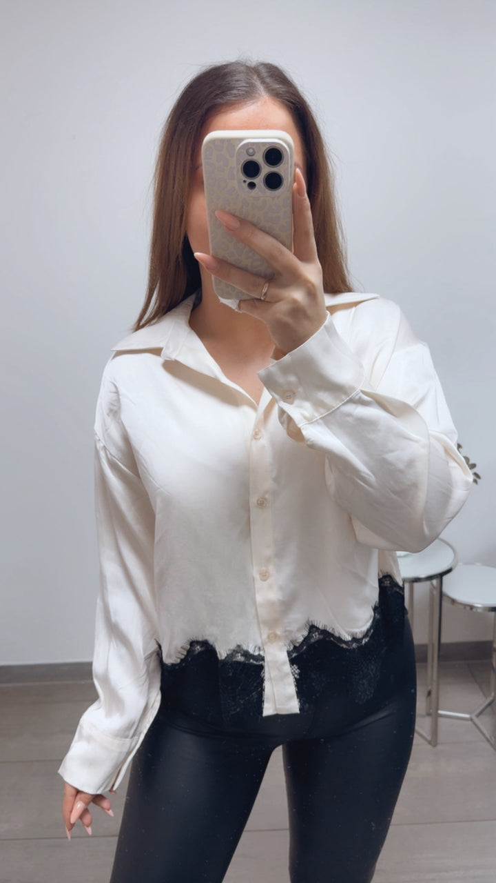 Satin Bluse mit Spitze / creme - schwarz Art. 13692