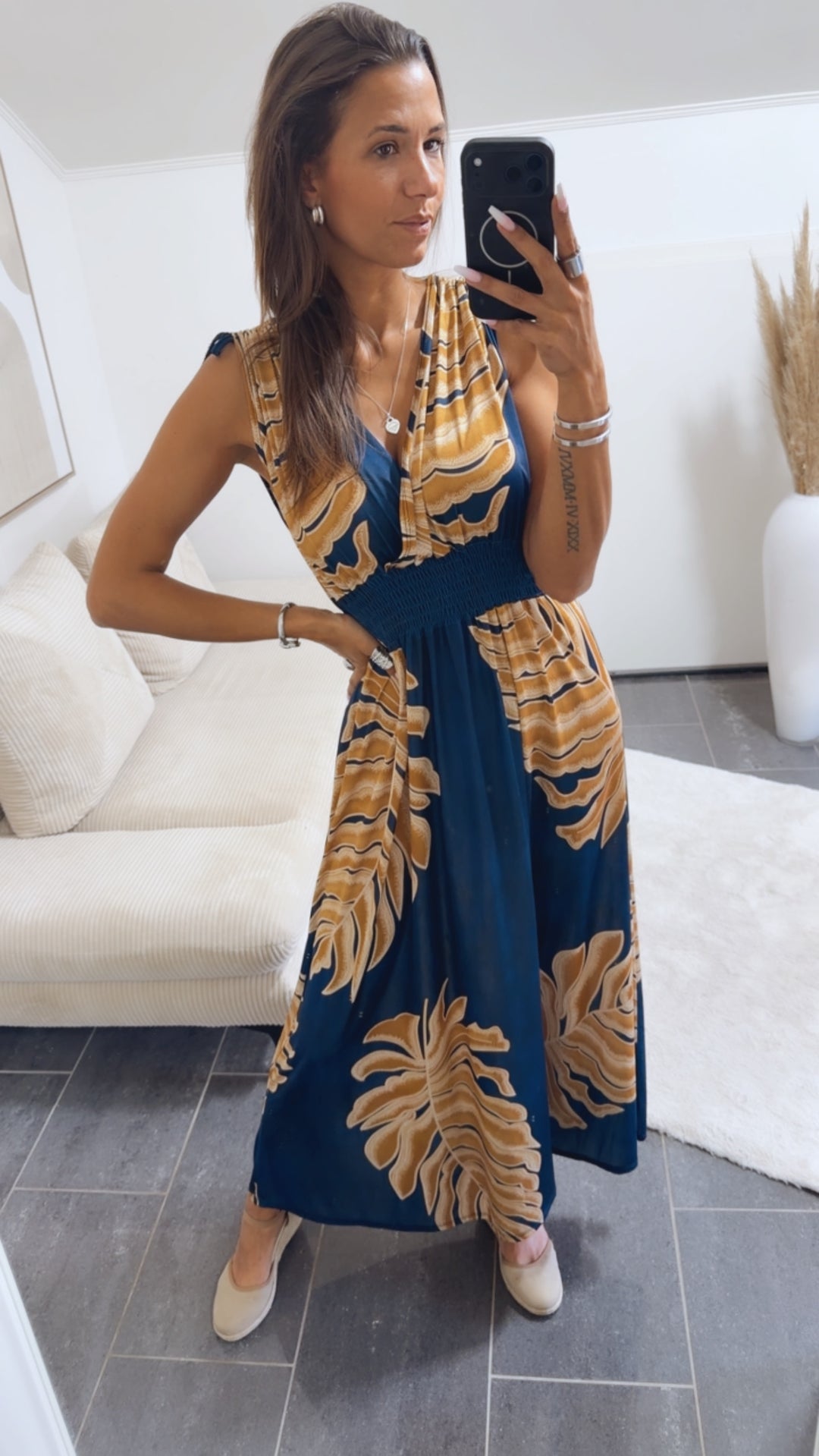 MAXI PALMEN Kleid mit breiten Trägern und geraffter Taille / blau - beige Art.15088