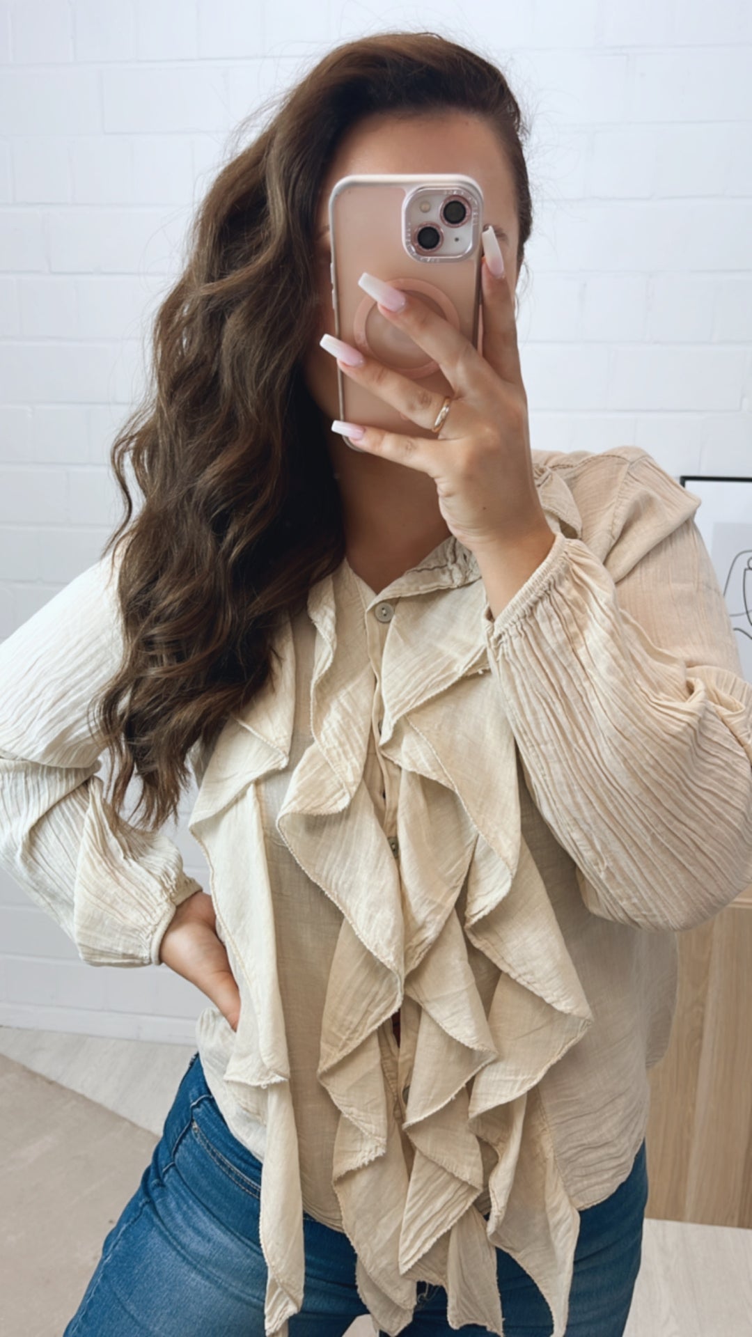 dünne Bluse mit Volant besetzter Knopfleiste / beige Art. 10662