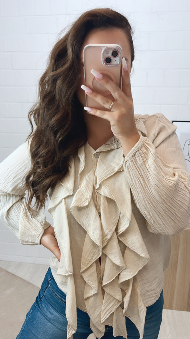 dünne Bluse mit Volant besetzter Knopfleiste / beige Art. 10662