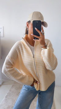 KRAGEN Strickjacke mit Reißverschluss, gestreift / soft gelb - rosa Art. 14533