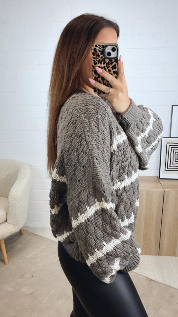 Pullover in ausgefallener Strickart / taupe - creme Art. 12825