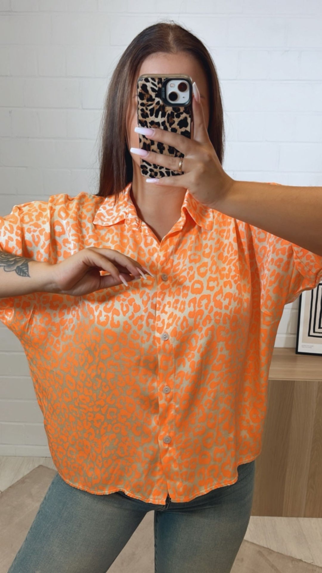 LEO Satin Optik Bluse mit kurzen Armen / soft gelb - neon orange Art. 9906