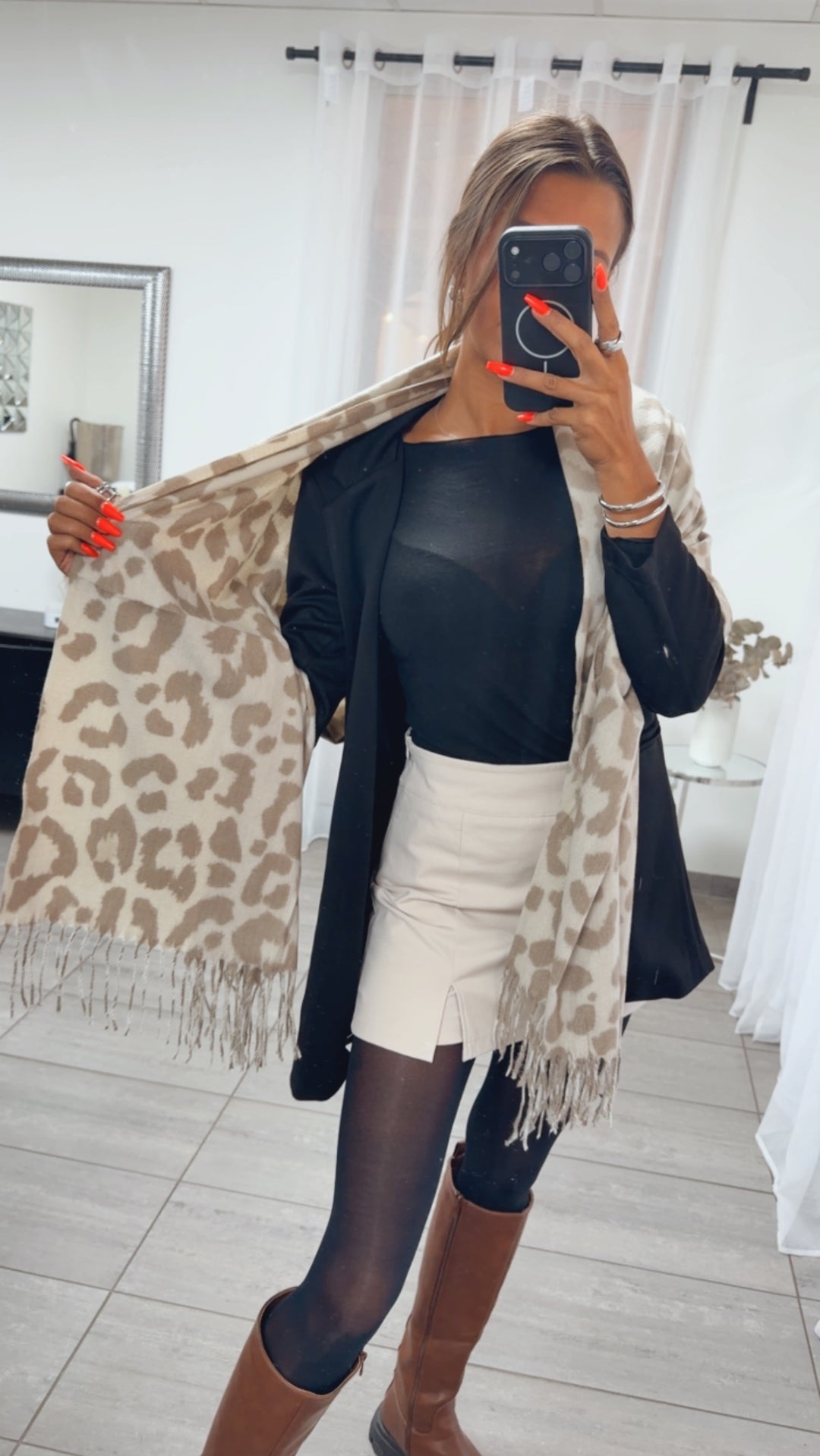 Leo Schal mit Fransen / hell beige - beige Art. 122305