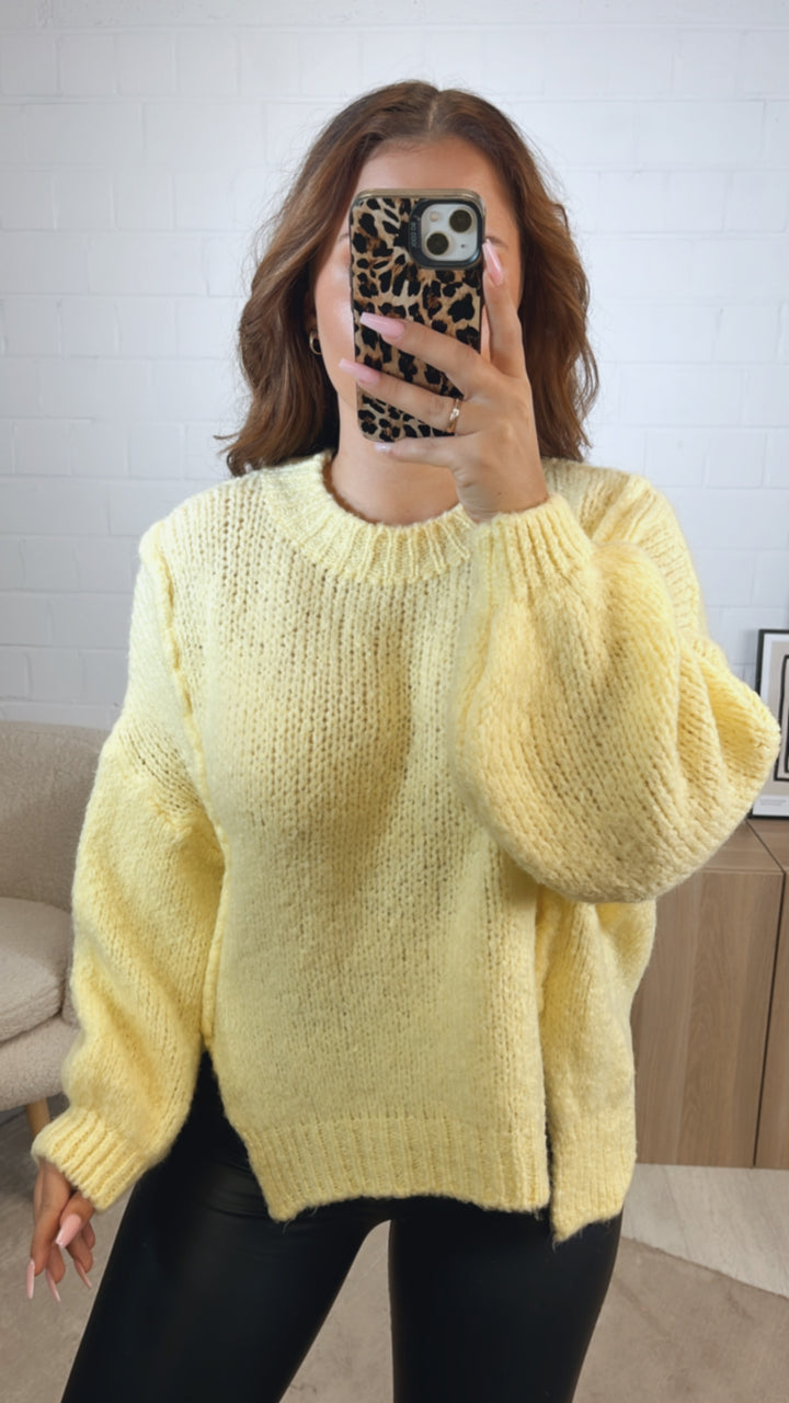Strick Pullover, zweifacher Schlitz auf Vorderseite / soft gelb Art. 12508