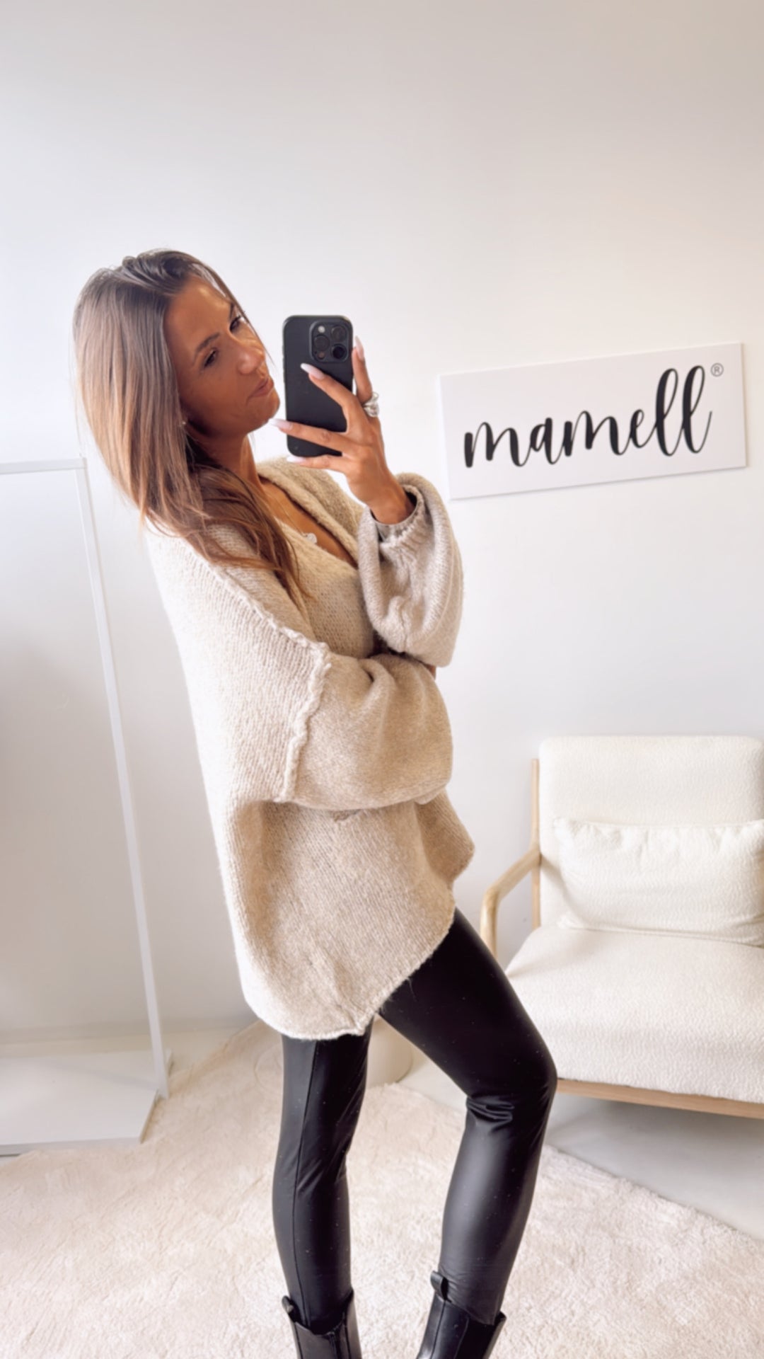 V-AUSSCHNITT Kuschel Cardigan mit goldenen Knöpfen und Taschen / beige Art.122323