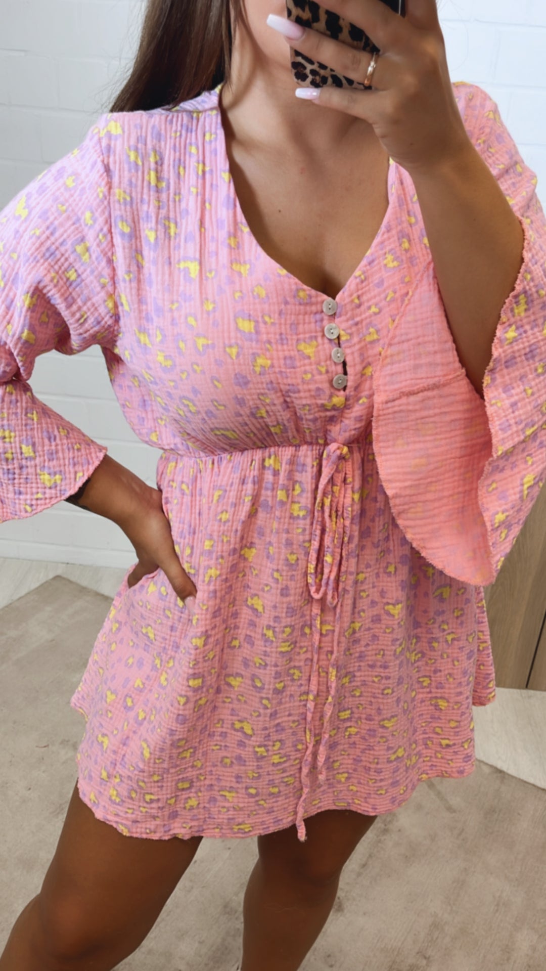 LEO Musselin Kleid mit längeren Volant Ärmeln / soft pink - gelb - flieder Art. 11195