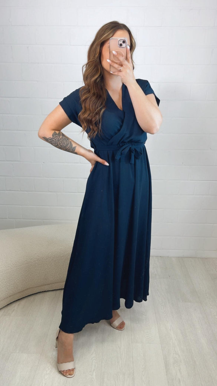 leichtes, langes Kleid mit kurzen Armen / dunkel blau Art. 10051