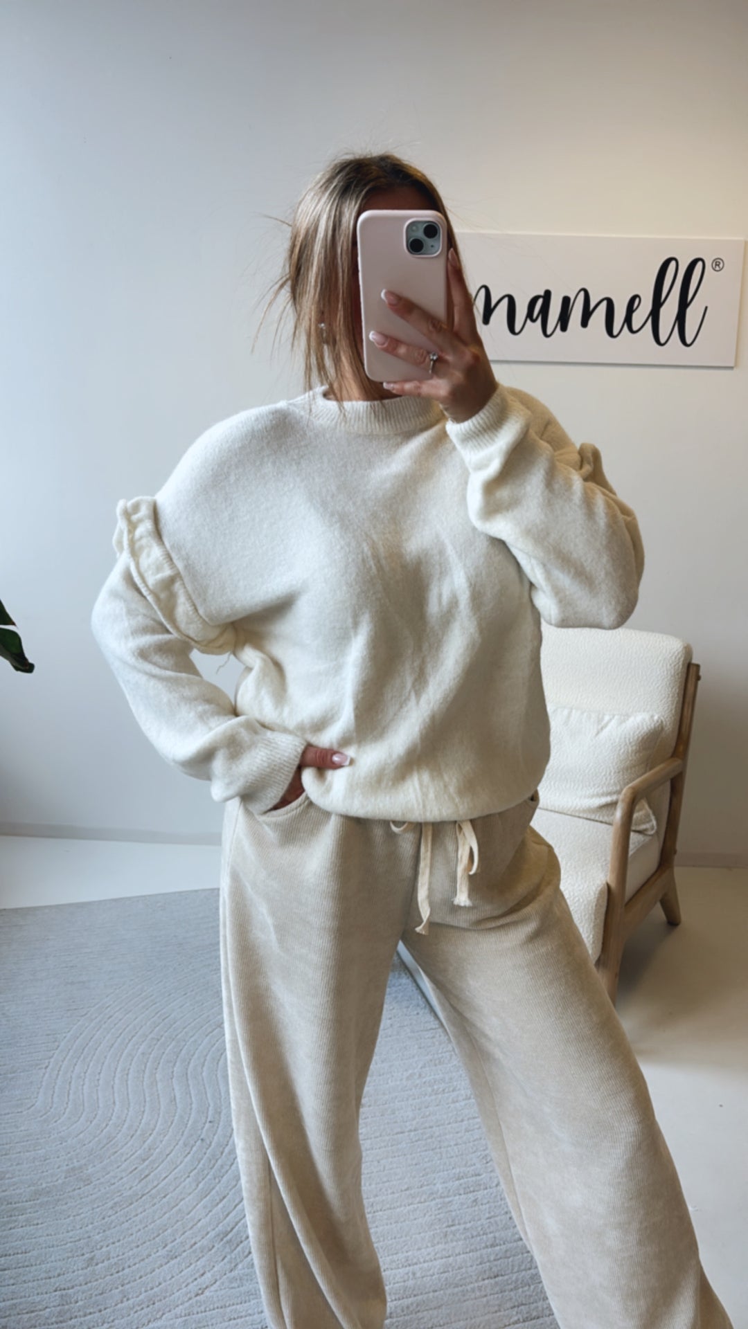 Strick Pullover mit Volant Naht / wollweiss Art. 8812