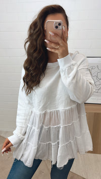 Pullover mit Volant besetztem Unterteil / weiss Art. 10645