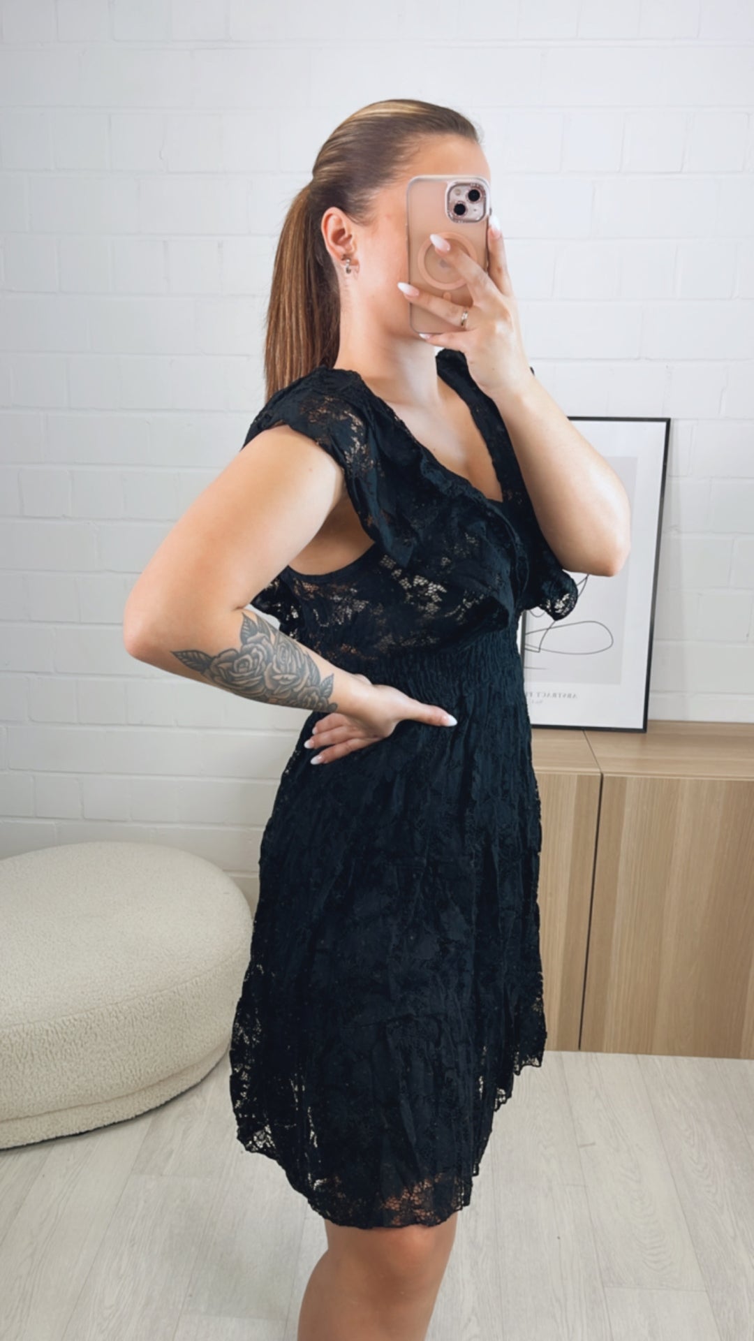 kurzes Kleid in Spitzen Optik / schwarz Art. 6405