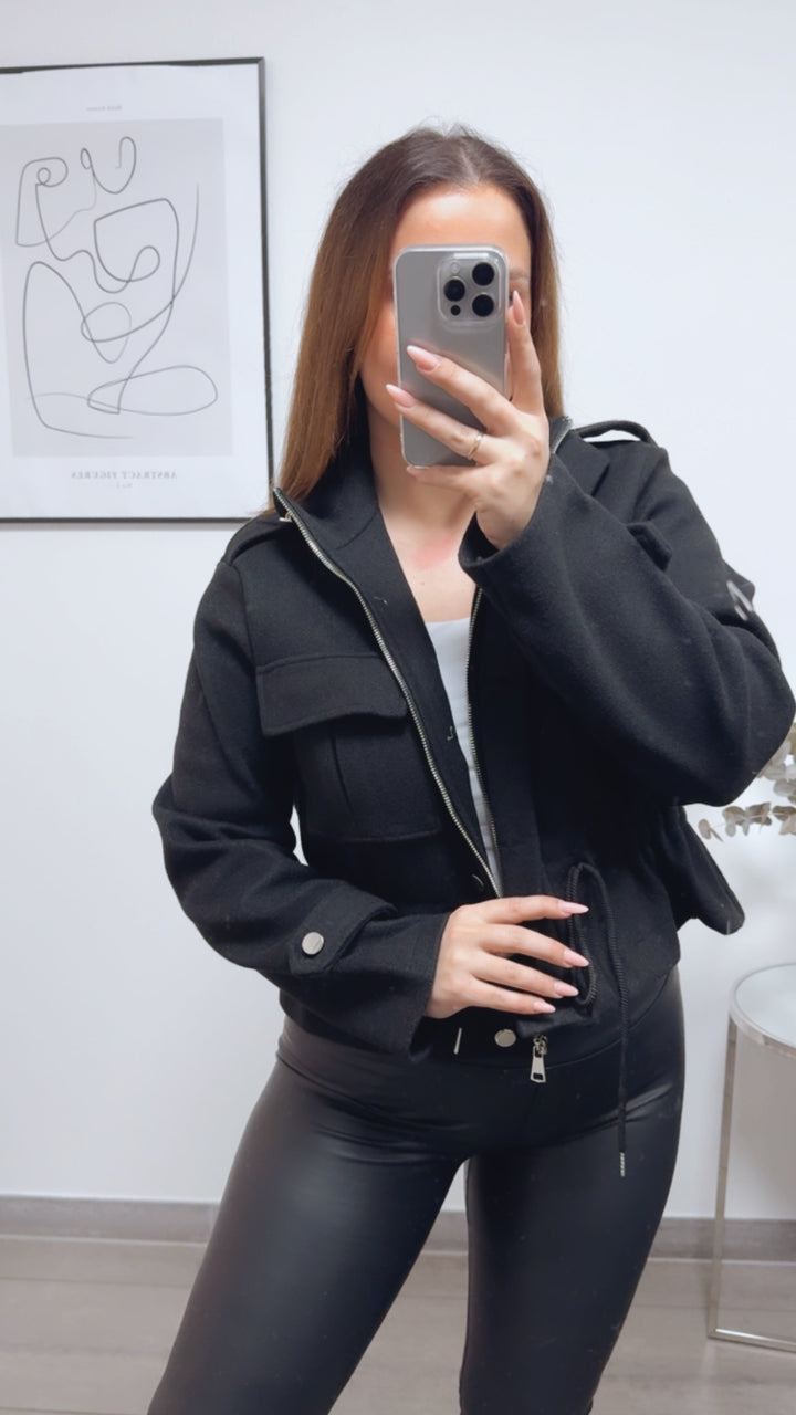 kürzere Jacke, silberne Elemente / schwarz Art. 13246